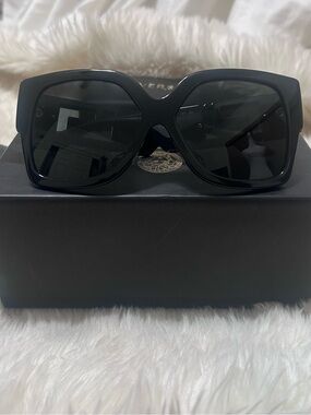 Classic Black Oversized Women's Sunglasses